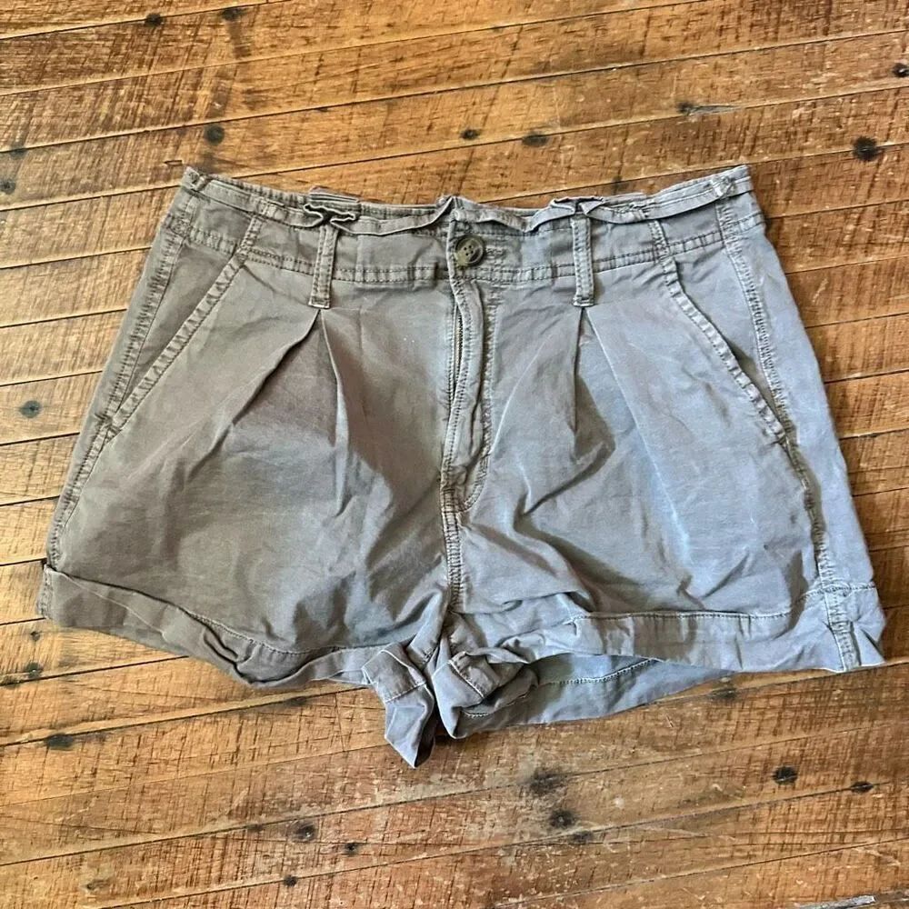 American Eagle khaki paper bag gathered waist 8 shorts